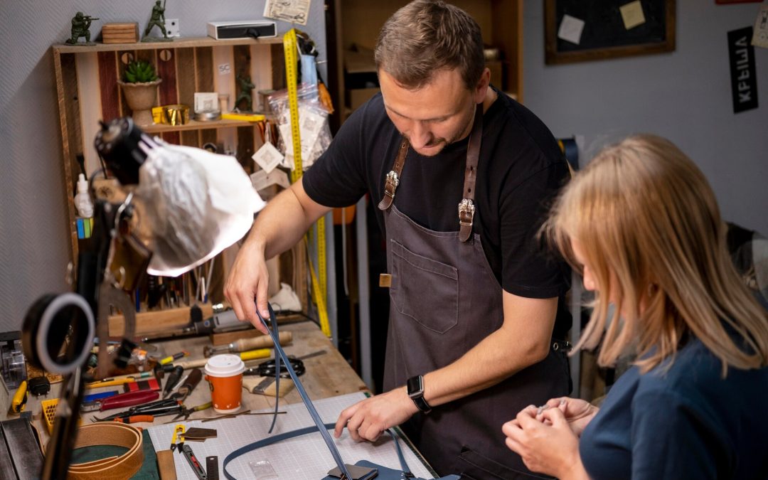 ATELIER AU MOYEN-ÂGE : TRAVAIL DU CUIR